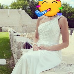 Galina Signature Size 6 wedding gown